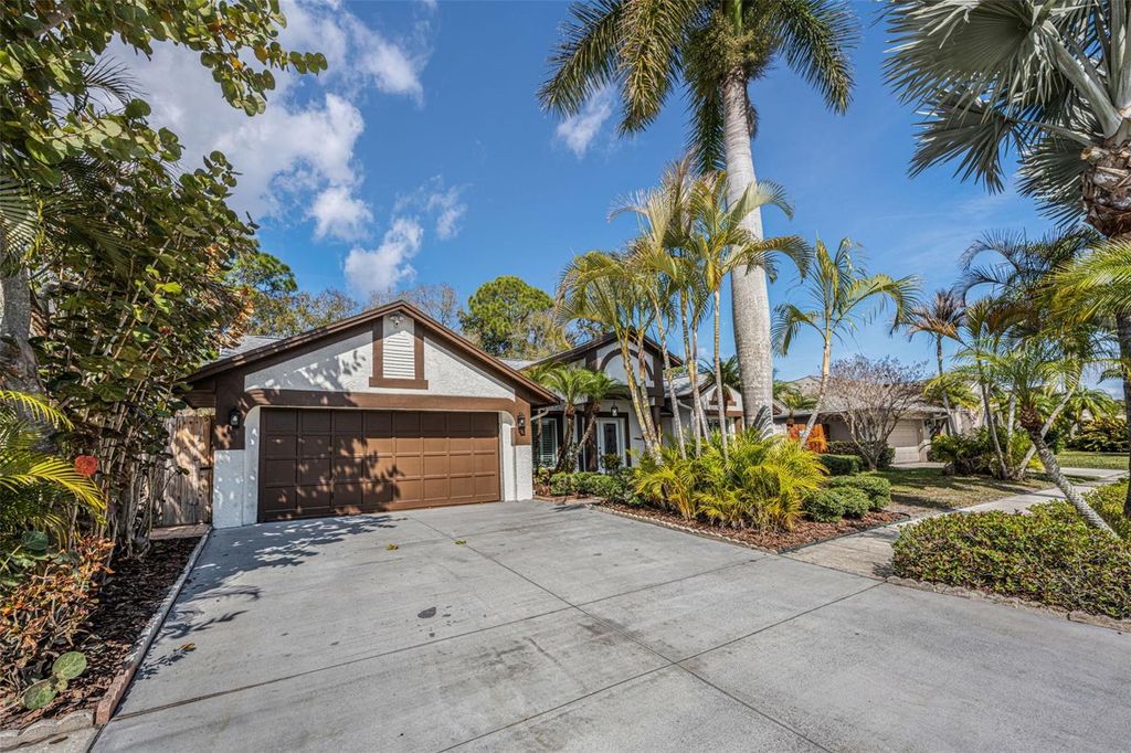 Image 11 of property listing at 12038 STONE CROSSING CIRCLE, Tampa, FL 33635