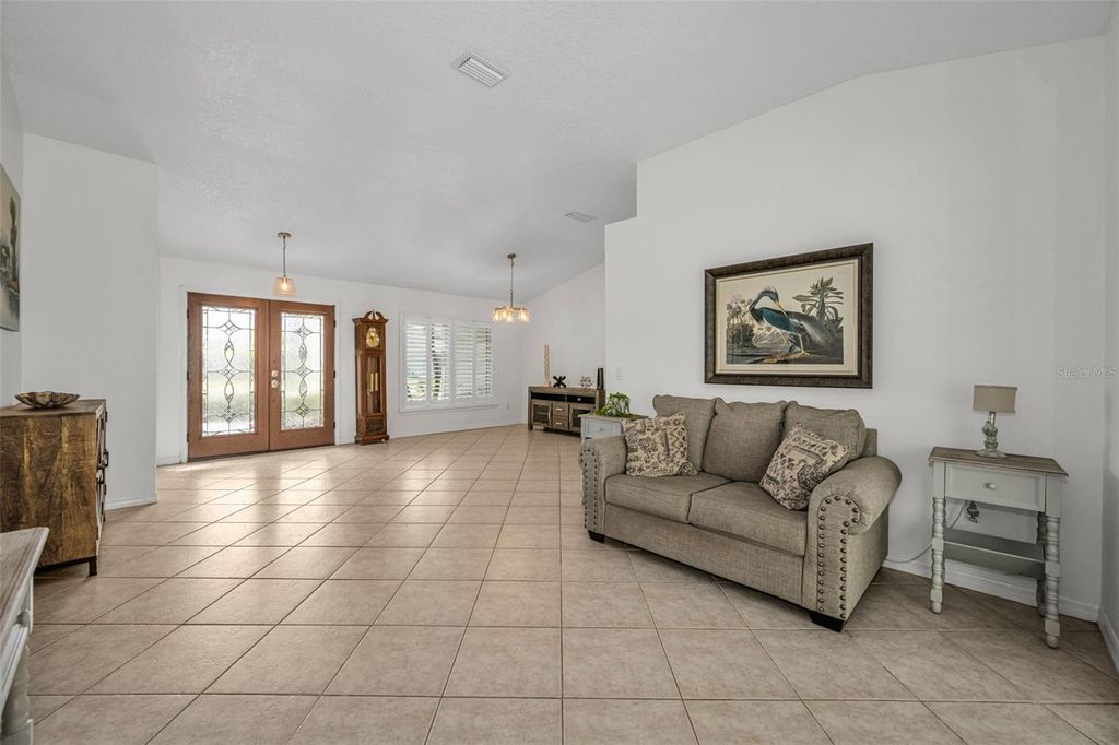 Image 20 of property listing at 12038 STONE CROSSING CIRCLE, Tampa, FL 33635
