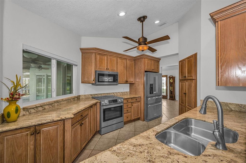 Image 24 of property listing at 12038 STONE CROSSING CIRCLE, Tampa, FL 33635