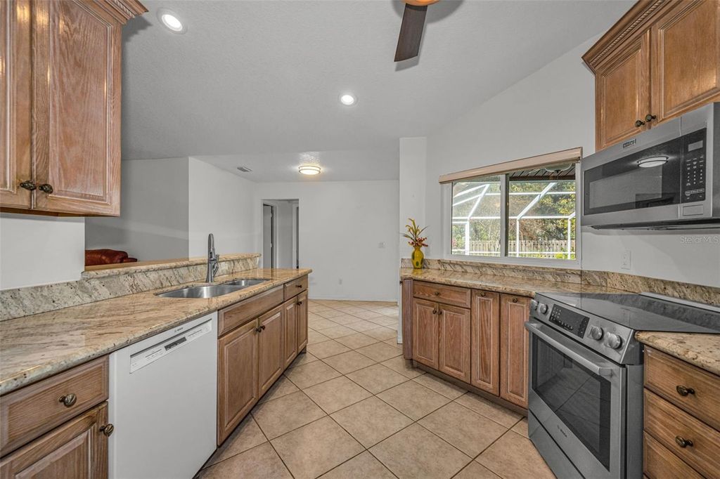 Image 29 of property listing at 12038 STONE CROSSING CIRCLE, Tampa, FL 33635