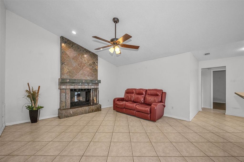 Image 32 of property listing at 12038 STONE CROSSING CIRCLE, Tampa, FL 33635