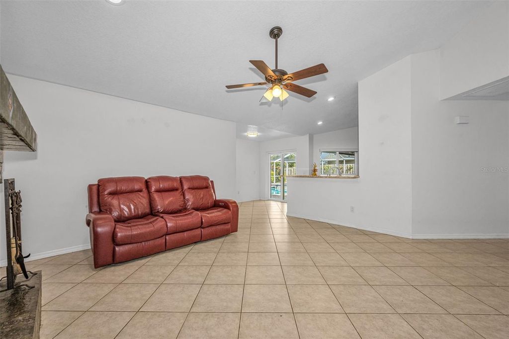 Image 35 of property listing at 12038 STONE CROSSING CIRCLE, Tampa, FL 33635