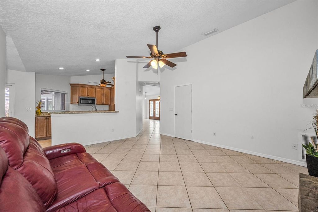 Image 36 of property listing at 12038 STONE CROSSING CIRCLE, Tampa, FL 33635