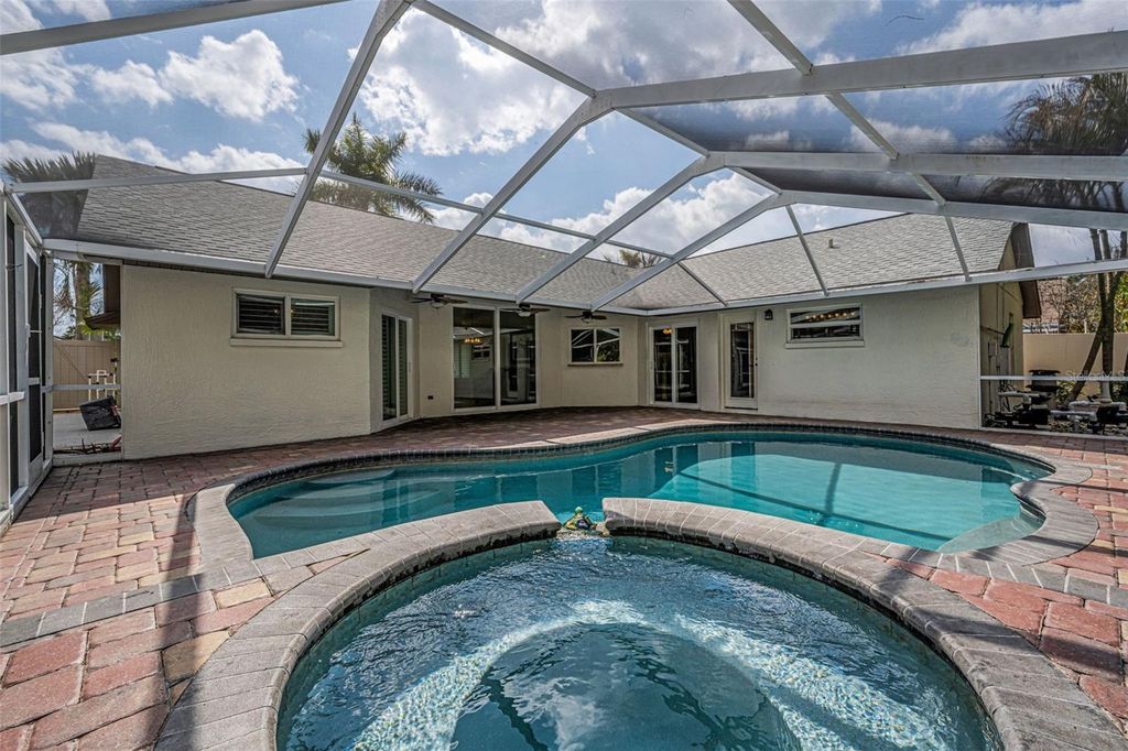 Image 54 of property listing at 12038 STONE CROSSING CIRCLE, Tampa, FL 33635