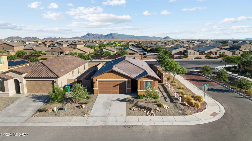 10563 W Walker Brown Drive W, Marana, AZ 85653