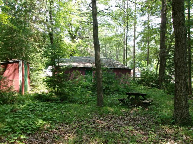 227 Hunters Drive, Lake, MI 48632