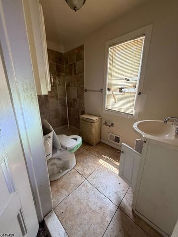 605 Park Ave, East Orange City, NJ 07017