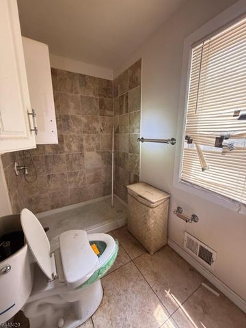 605 Park Ave, East Orange City, NJ 07017