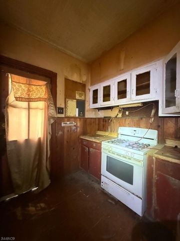 605 Park Ave, East Orange City, NJ 07017