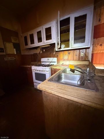 605 Park Ave, East Orange City, NJ 07017