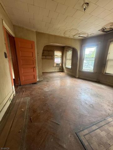 605 Park Ave, East Orange City, NJ 07017