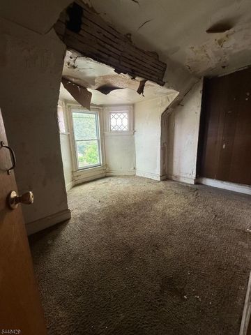 605 Park Ave, East Orange City, NJ 07017