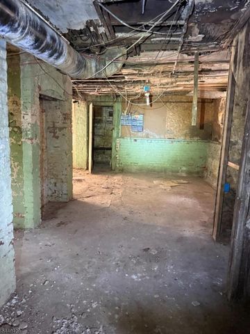 605 Park Ave, East Orange City, NJ 07017