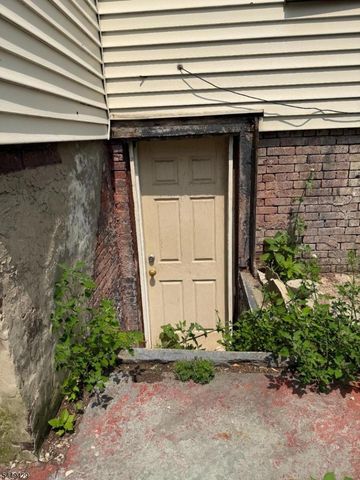 605 Park Ave, East Orange City, NJ 07017
