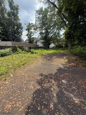 605 Park Ave, East Orange City, NJ 07017