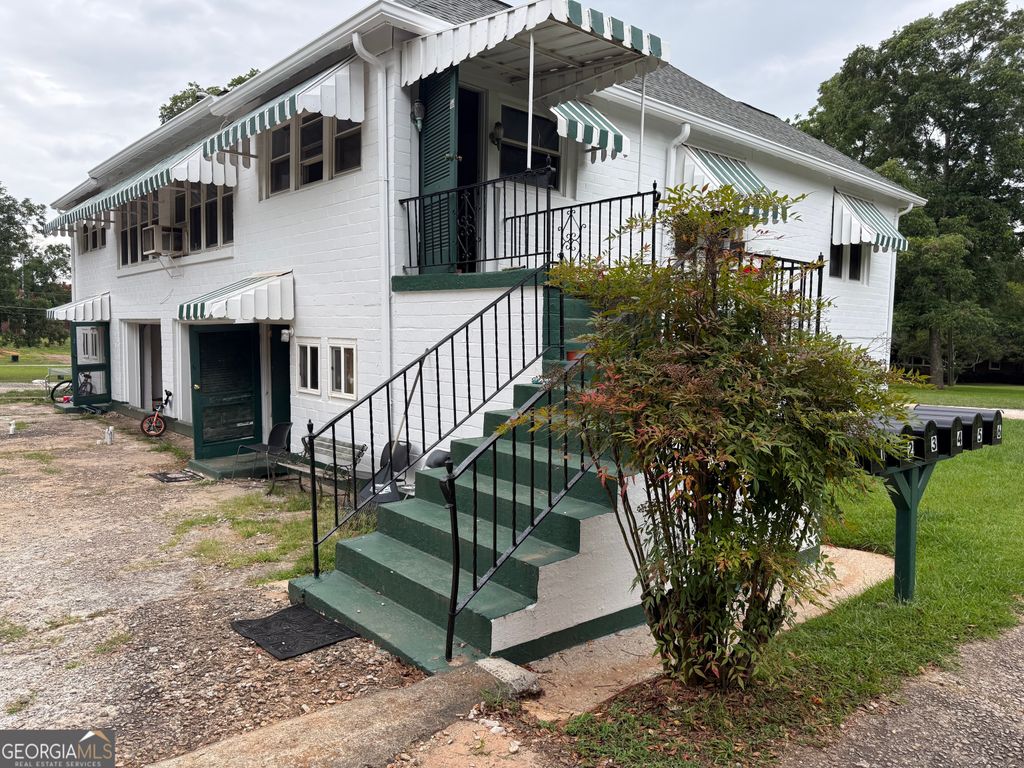 205 Georgia Avenue, Barnesville, GA 30204