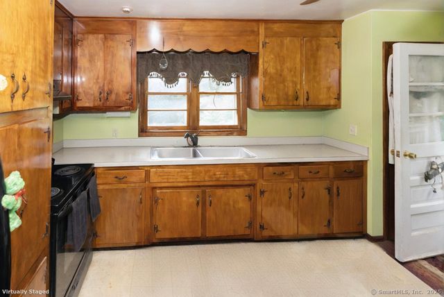 32 Cedar Lane, Montville, CT 06382
