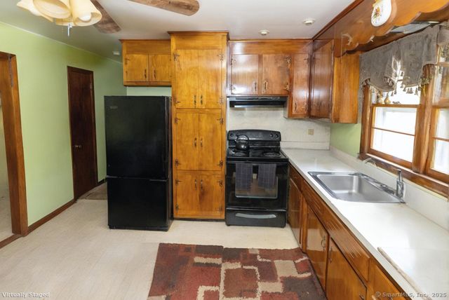 32 Cedar Lane, Montville, CT 06382