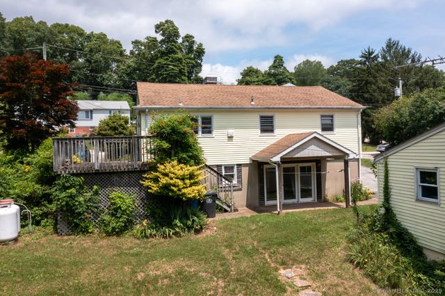 32 Cedar Lane, Montville, CT 06382