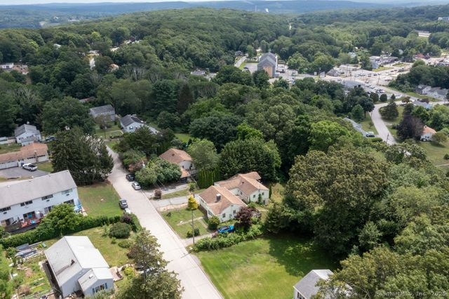 32 Cedar Lane, Montville, CT 06382