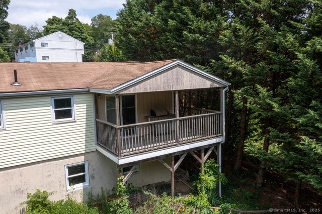 32 Cedar Lane, Montville, CT 06382