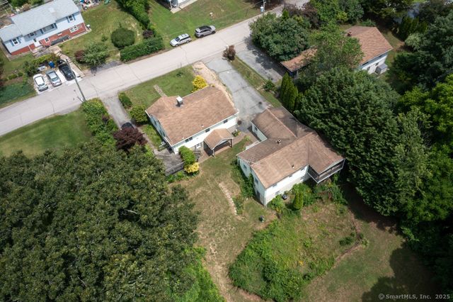32 Cedar Lane, Montville, CT 06382