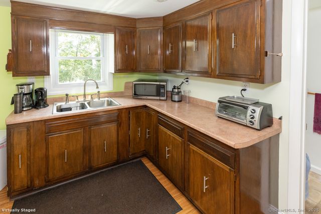32 Cedar Lane, Montville, CT 06382