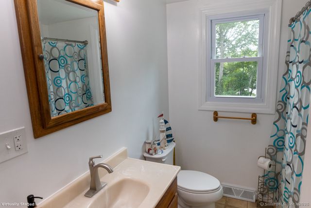 32 Cedar Lane, Montville, CT 06382