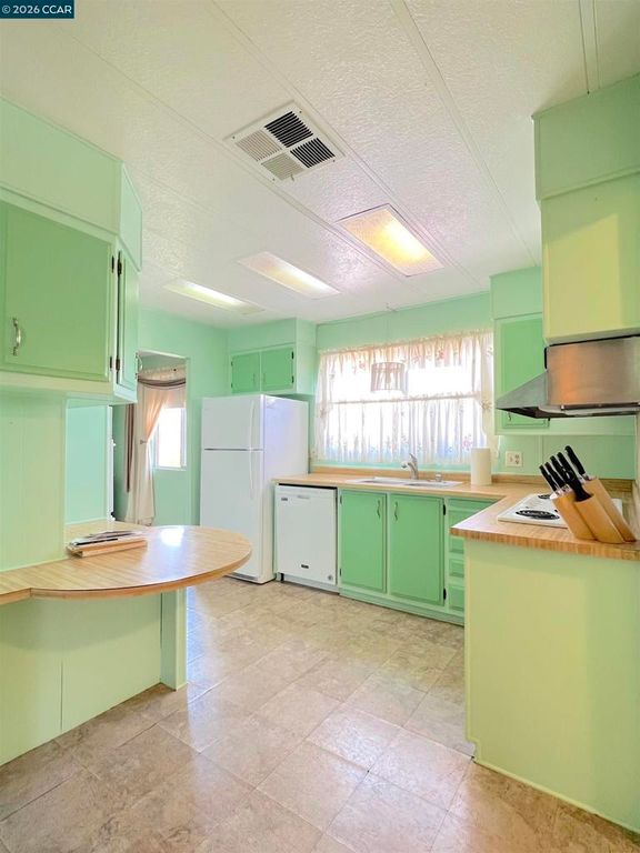 Image 20 of property listing at 198 Kona Cir, Pittsburg, CA 94565