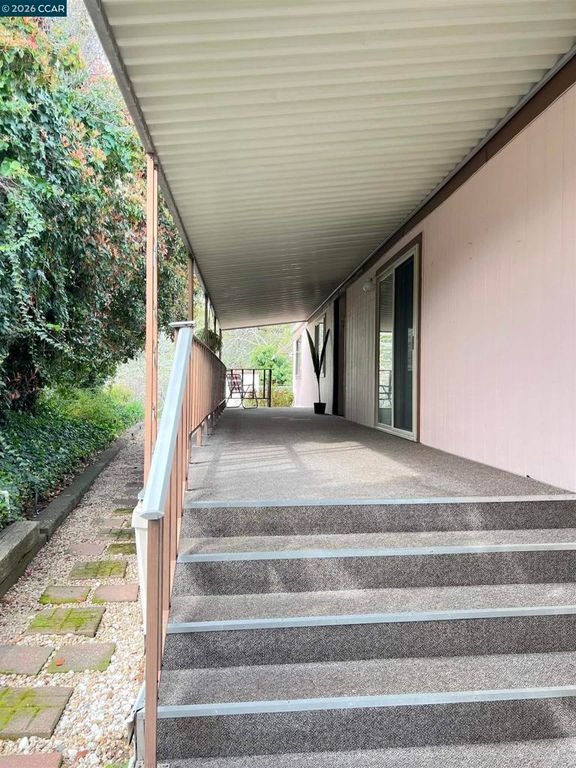 Image 4 of property listing at 198 Kona Cir, Pittsburg, CA 94565