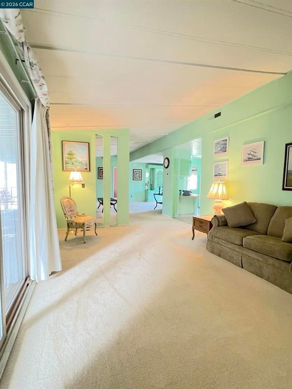 Image 5 of property listing at 198 Kona Cir, Pittsburg, CA 94565