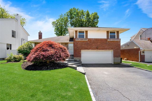 33 Birchwood Park Drive, Syosset, NY 11791