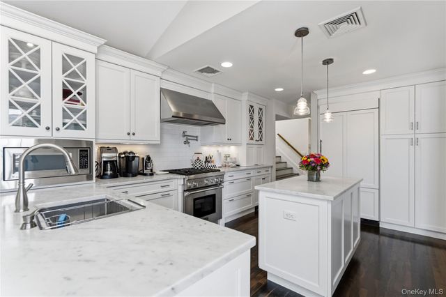 33 Birchwood Park Drive, Syosset, NY 11791