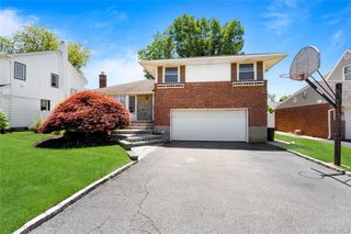 33 Birchwood Park Drive, Syosset, NY 11791