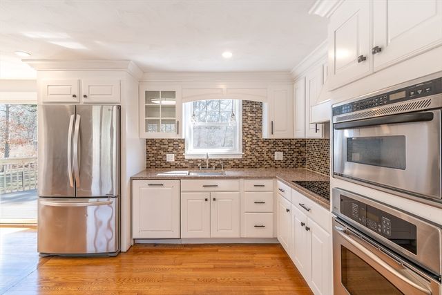 9 Meredith Dr, Falmouth, MA 02536