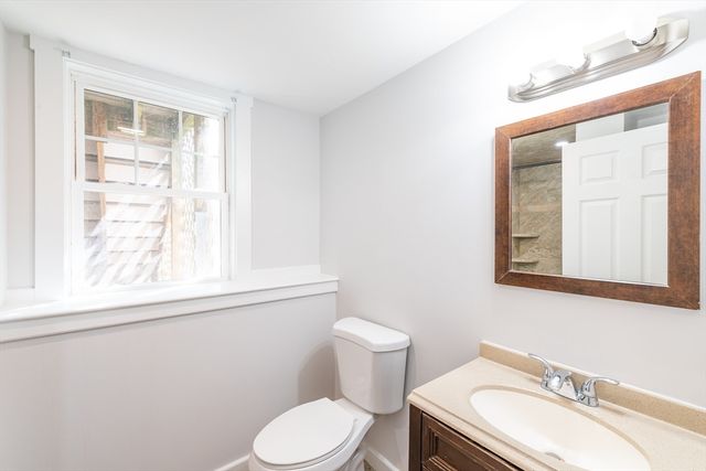 9 Meredith Dr, Falmouth, MA 02536