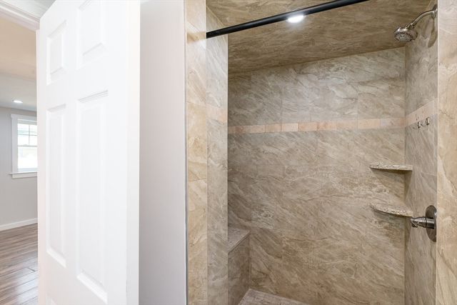 9 Meredith Dr, Falmouth, MA 02536