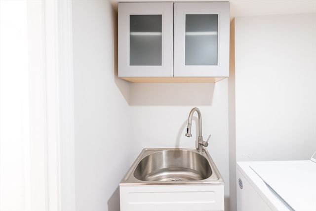 9 Meredith Dr, Falmouth, MA 02536