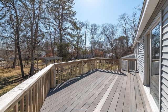 9 Meredith Dr, Falmouth, MA 02536