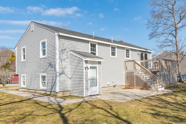 9 Meredith Dr, Falmouth, MA 02536