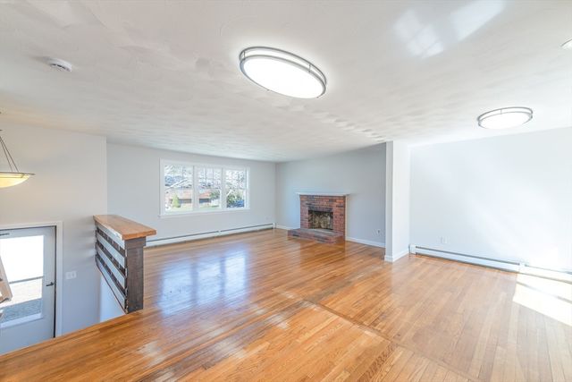 9 Meredith Dr, Falmouth, MA 02536