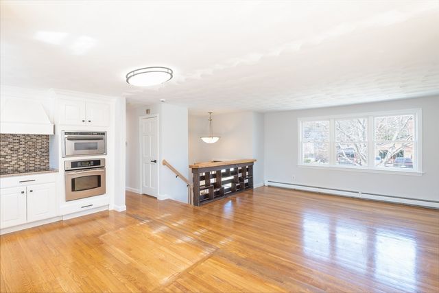 9 Meredith Dr, Falmouth, MA 02536