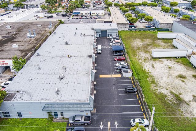 8349 NW 54th St 6, Doral, FL 33166