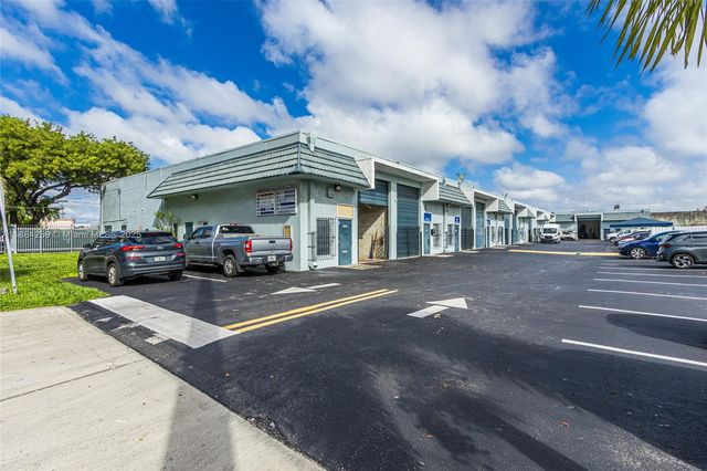 8349 NW 54th St 6, Doral, FL 33166