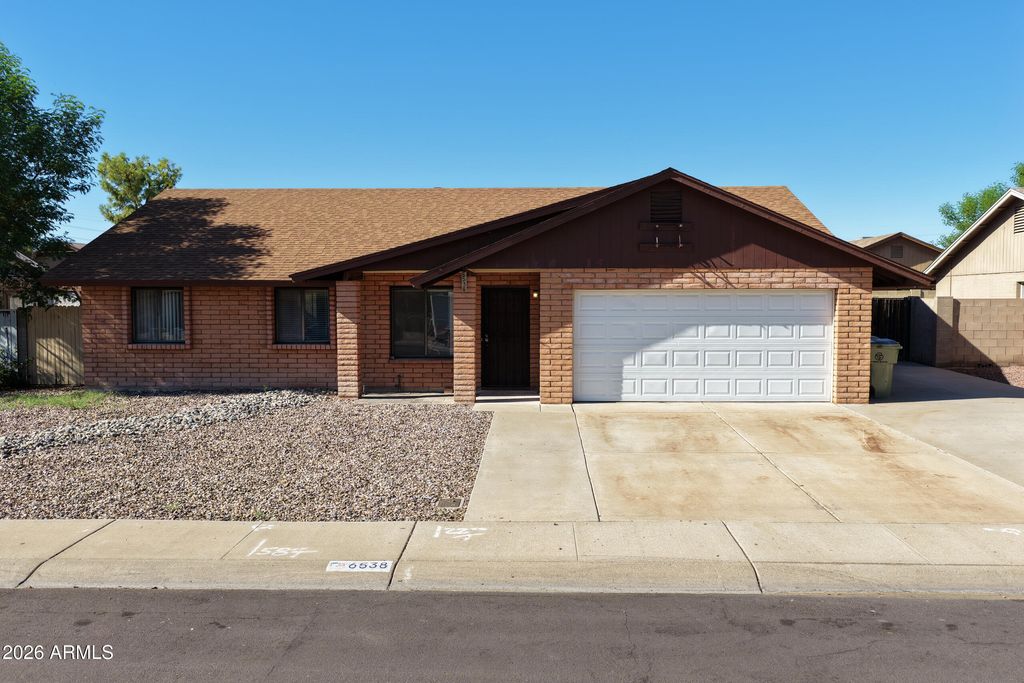 6538 W SUNNYSIDE Drive, Glendale, AZ 85304 — exterior