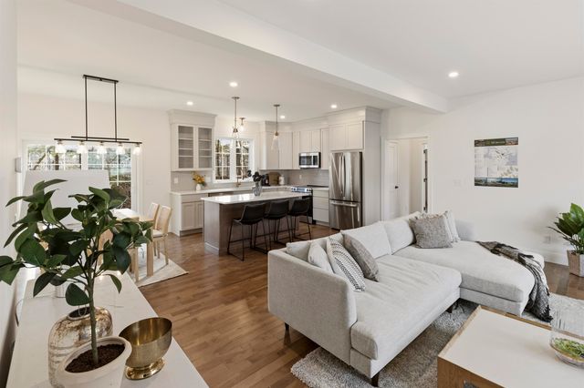 23 Shearwater Drive, Portsmouth, NH 03801