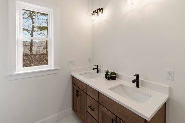 23 Shearwater Drive, Portsmouth, NH 03801