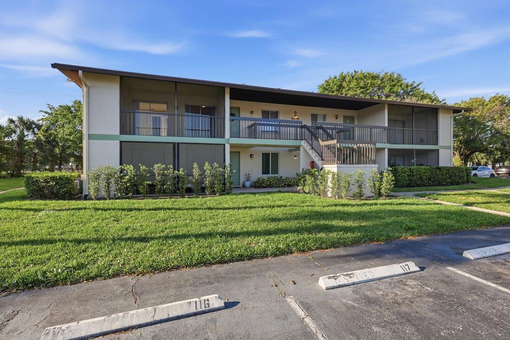 6286 Chasewood Drive E, Jupiter, FL 33458