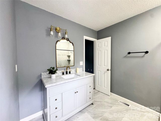 1634 Pamela Lorraine Drive, Charlotte, NC 28213