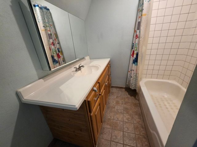 515 N Bosque Street, Meridian, TX 76665